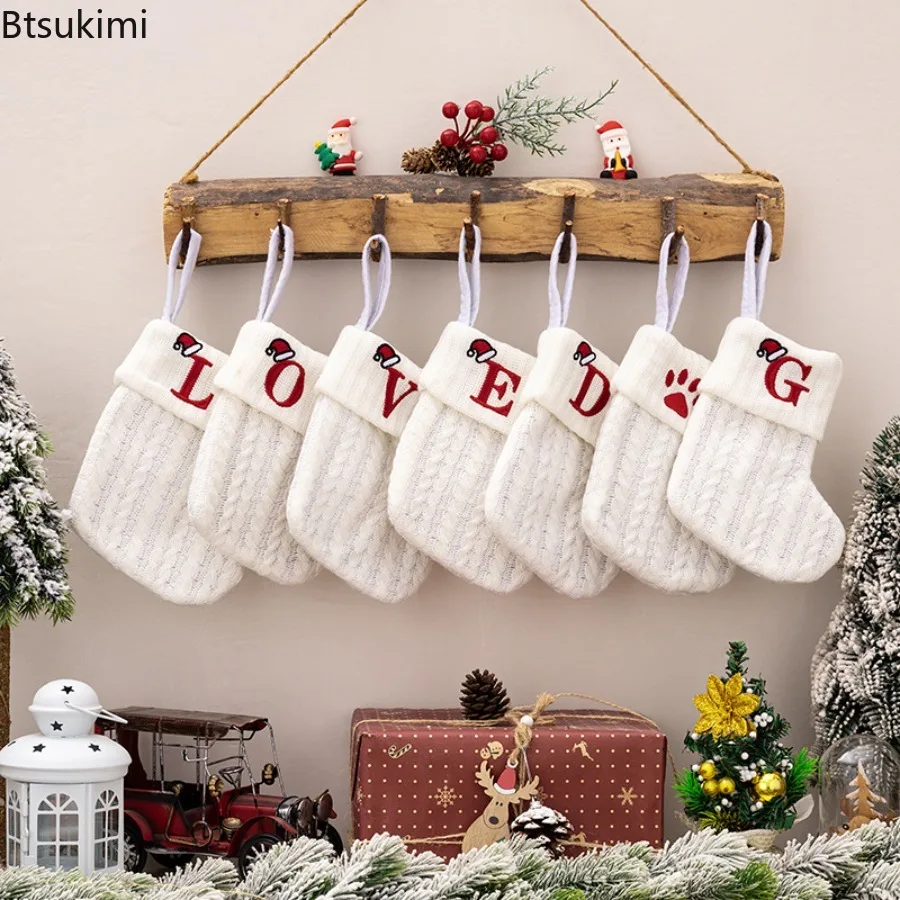 Embroidery Xmas Ornaments - جوارب محبوكة مطرزة برسائل عيد الميلاد،