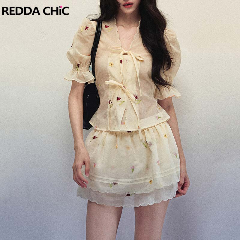 Embroidery Blouse - طقم REDDACHiC من قطعتين للنساء: بلوزة
