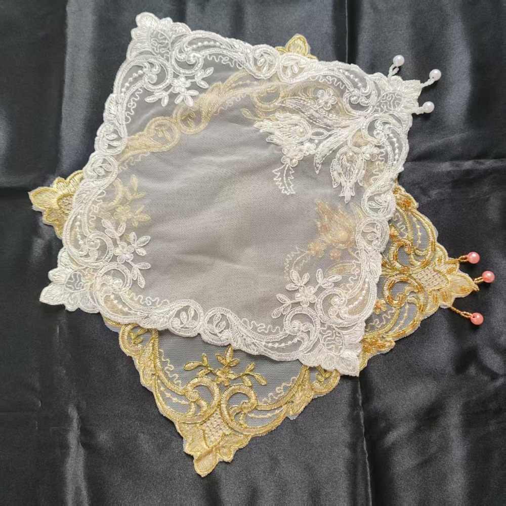 Embroidery Roses - مفارش طاولة مطرزة بالورود الذهبية مقاس