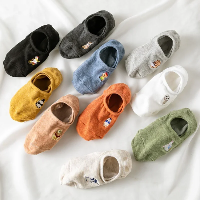 Embroidery On Socks - الصلبة القطن النساء الجوارب القصيرة لطيف