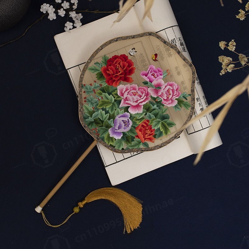 Embroidery Gift - مروحة حريرية مستديرة مطرزة يدويًا من
