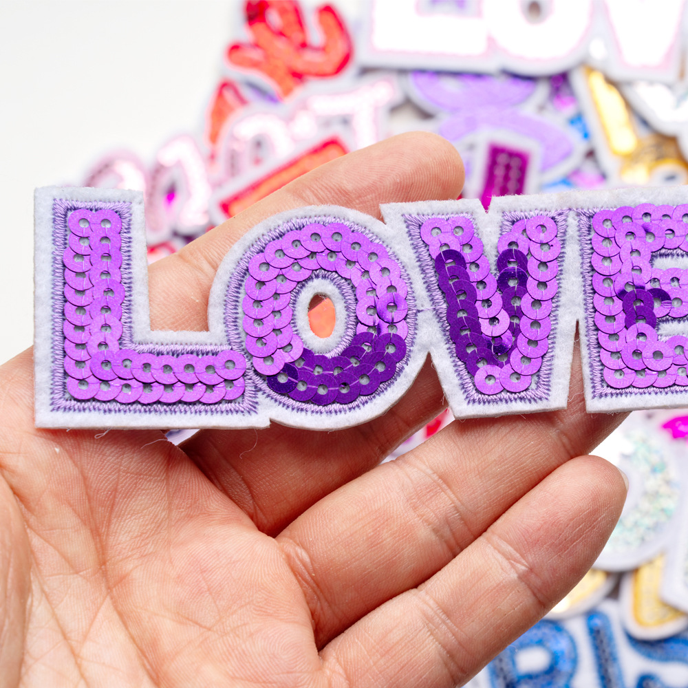 رقع تطريز مزينة بالترتر على شك - مراجعة Embroidery Fonts وسعره