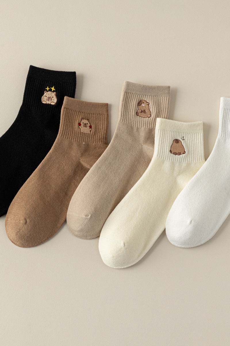 جوارب نسائية مطرزة بتصميم كابي - مراجعة Embroidery On Socks وسعره