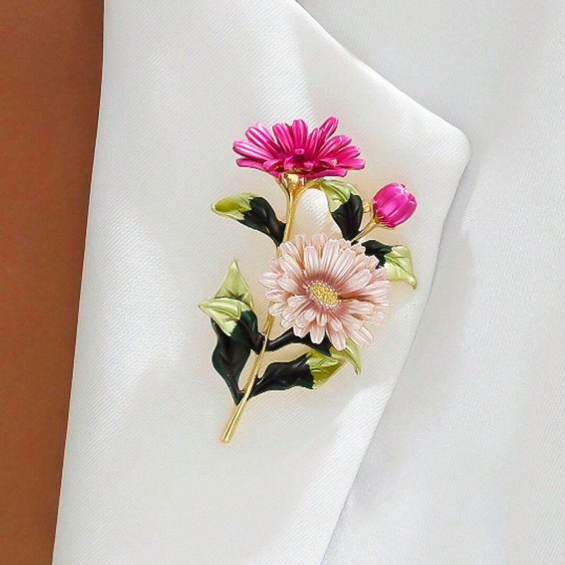 بروش على شكل زهرة عصرية مرسومة - مراجعة Embroidery Simple وسعره