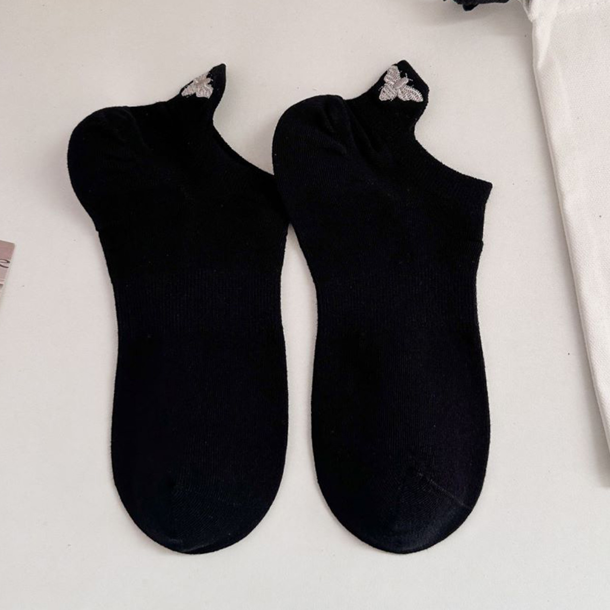 جوارب مطرزة بالزهور على شكل حي - مراجعة Embroidery On Socks وسعره