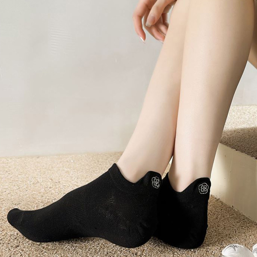 جوارب مطرزة بالزهور على شكل حي - مراجعة Embroidery On Socks وسعره